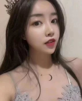 兼职清纯大奶学生妹