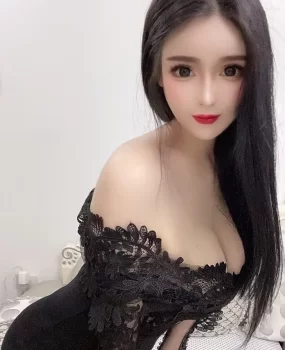 重庆身材完美，嫩妹一枚·制服丝.袜.，陪浴