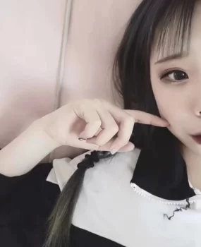 纹身小妹，听话会来事